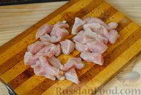 Фото приготовления рецепта: Курица, тушенная с брокколи, в сливочном соусе - шаг №2