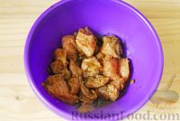 Фото приготовления рецепта: Курица, тушенная с брокколи, в сливочном соусе - шаг №4