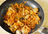 Фото приготовления рецепта: Курица, тушенная с брокколи, в сливочном соусе - шаг №8