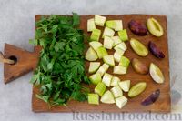 Фото приготовления рецепта: Смузи с кабачком, сливами и зеленью - шаг №2