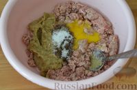 Фото приготовления рецепта: Запечённые мясные фрикадельки с баклажанами, в кунжуте - шаг №7