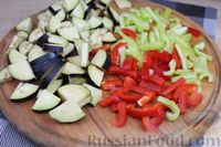 Фото приготовления рецепта: Макароны с баклажанами, помидорами и сладким перцем - шаг №2