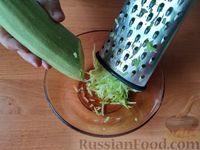 Фото приготовления рецепта: Запеканка из кабачков с куриным фаршем и рисом - шаг №2