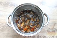Фото приготовления рецепта: Крем-суп из подосиновиков - шаг №3