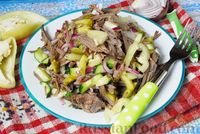 Фото приготовления рецепта: Салат с говядиной, болгарским перцем и огурцами - шаг №11