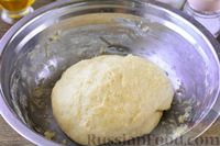 Фото приготовления рецепта: Дрожжевые пирожки с картошкой и грибами (в духовке) - шаг №7