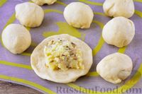 Фото приготовления рецепта: Дрожжевые пирожки с картошкой и грибами (в духовке) - шаг №17
