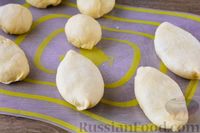 Фото приготовления рецепта: Дрожжевые пирожки с картошкой и грибами (в духовке) - шаг №19