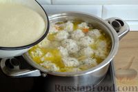 Фото приготовления рецепта: Суп с куриными фрикадельками и яично-лимонной заправкой - шаг №14