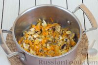 Фото приготовления рецепта: Суп с шампиньонами, кабачком и плавленым сыром - шаг №5