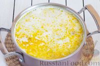 Фото приготовления рецепта: Суп с шампиньонами, кабачком и плавленым сыром - шаг №10