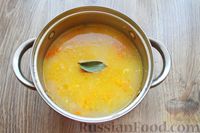 Фото приготовления рецепта: Суп с белыми грибами и плавленым сыром - шаг №13