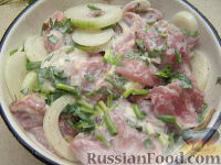 Фото приготовления рецепта: Шашлык из свинины, маринованной в кефире - шаг №7