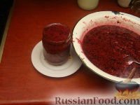 Фото приготовления рецепта: Смородина, перетертая с сахаром (заготовки на зиму) - шаг №5