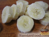 Фото приготовления рецепта: Вишнево-банановый смузи - шаг №2