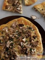 Фото к рецепту: Пицца с маринованными грибами