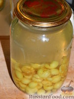 Фото приготовления рецепта: Компот из желтой черешни на зиму - шаг №4
