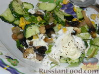 Фото приготовления рецепта: Салат с кукурузой "Мистик" - шаг №9