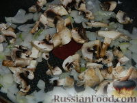 Фото приготовления рецепта: Салат с кукурузой "Мистик" - шаг №5