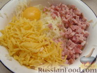 Фото приготовления рецепта: Картофельные оладьи с сыром и ветчиной - шаг №4