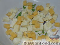 Фото приготовления рецепта: Салат с сыром "Радуга" - шаг №3