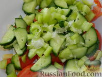Фото приготовления рецепта: Салат с сыром "Радуга" - шаг №7