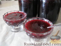 Фото к рецепту: Черная смородина в собственном соку (заготовка на зиму)