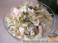 Фото к рецепту: Салат из лосося с ржаными сухариками