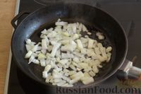 Фото приготовления рецепта: Омлет с баклажанами и болгарским перцем - шаг №3