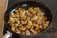Фото приготовления рецепта: Омлет с баклажанами и болгарским перцем - шаг №5