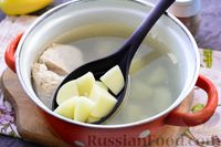 Фото приготовления рецепта: Суп с цветной капустой, шампиньонами и сладким перцем - шаг №3