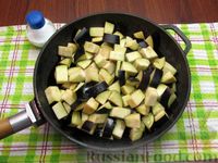 Фото приготовления рецепта: Баклажаны, тушенные со сметаной и чесноком - шаг №3