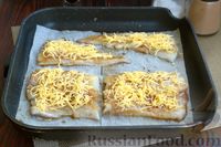 Фото приготовления рецепта: Минтай, запечённый с баклажанами, помидорами и сыром - шаг №5