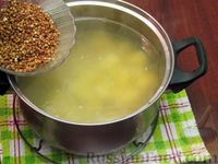Фото приготовления рецепта: Куриный суп с гречкой - шаг №7