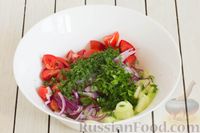 Фото приготовления рецепта: Салат из помидоров и огурцов, с луком, зеленью и ореховой заправкой - шаг №7