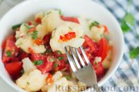 Фото приготовления рецепта: Салат из цветной капусты с болгарским перцем и помидорами - шаг №11