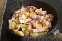 Фото приготовления рецепта: Овощное рагу с баклажанами, кабачками, копчёной грудинкой и маслинами - шаг №3