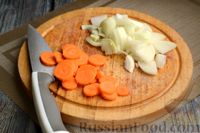 Фото приготовления рецепта: Овощное рагу с баклажанами, кабачками, копчёной грудинкой и маслинами - шаг №4