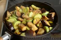 Фото приготовления рецепта: Овощное рагу с баклажанами, кабачками, копчёной грудинкой и маслинами - шаг №9