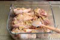 Фото приготовления рецепта: Курица, запечённая с корнишонами, оливками и каперсами - шаг №4