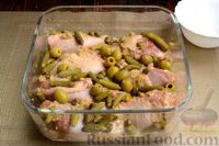 Фото приготовления рецепта: Курица, запечённая с корнишонами, оливками и каперсами - шаг №6