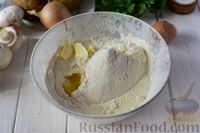 Фото приготовления рецепта: Шанежки из песочного теста с картофелем и грибами - шаг №3