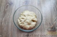 Фото приготовления рецепта: Дрожжевые пирожки с брусникой (в духовке) - шаг №9