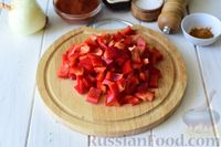 Фото приготовления рецепта: Картофельный суп с болгарским перцем и томатным соусом - шаг №2
