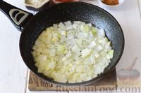 Фото приготовления рецепта: Картофельный суп с болгарским перцем и томатным соусом - шаг №6