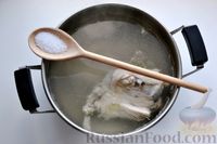 Фото приготовления рецепта: Куриный суп с домашней лапшой и сладким перцем - шаг №5