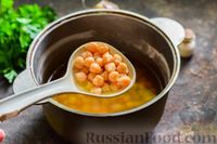 Фото приготовления рецепта: Холодный суп-пюре из нута с овощами, оливками, кунжутной пастой и фетой - шаг №3