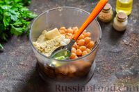 Фото приготовления рецепта: Холодный суп-пюре из нута с овощами, оливками, кунжутной пастой и фетой - шаг №5