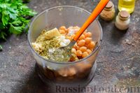 Фото приготовления рецепта: Холодный суп-пюре из нута с овощами, оливками, кунжутной пастой и фетой - шаг №6