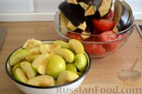 Фото приготовления рецепта: Аджика с помидорами, болгарским перцем и баклажанами (на зиму) - шаг №3